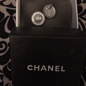 chanel silver and pearl earrings